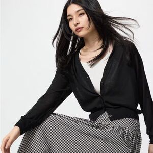 UNIQLO Light V-Neck Cardigan in Black